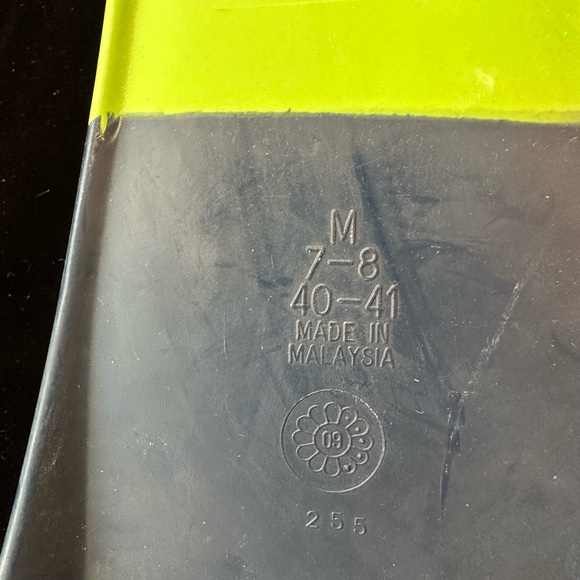 Speedo rubber swim fins. Size medium. - Picture 4 of 7